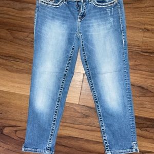Woman’s Cropped Straight Leg Jeans